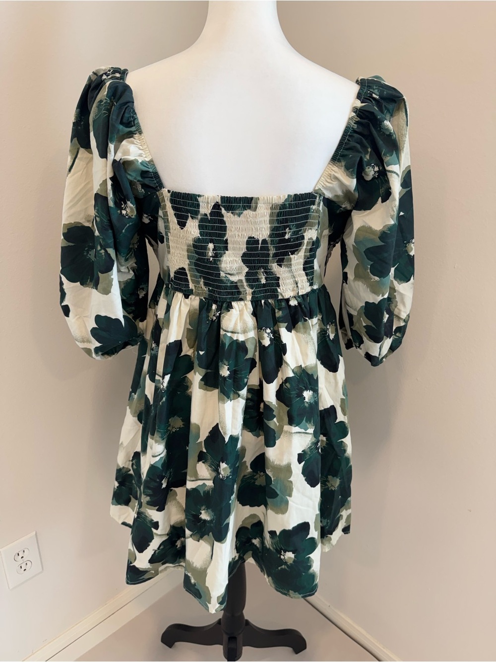 A&F Emerson Floral Puff-Sleeve Mini Dress Smocked Large Tall - Picture 3 of 6